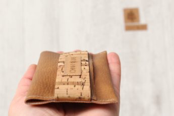 Alternative view of Etui Kork cognac gestreift