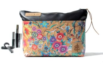 Unsere neuen Kosmetiktaschen mit Kork-Aussentasche