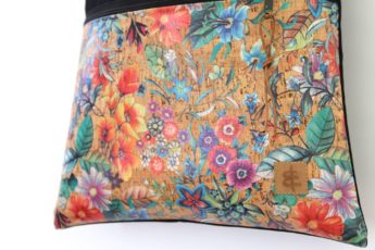 Tasche mit einer Aussentasche aus Kork Leder mit Reißverschluss