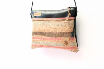 Tasche mit Reißverschluss und Innenfutter und Aussentasche aus Korkleder