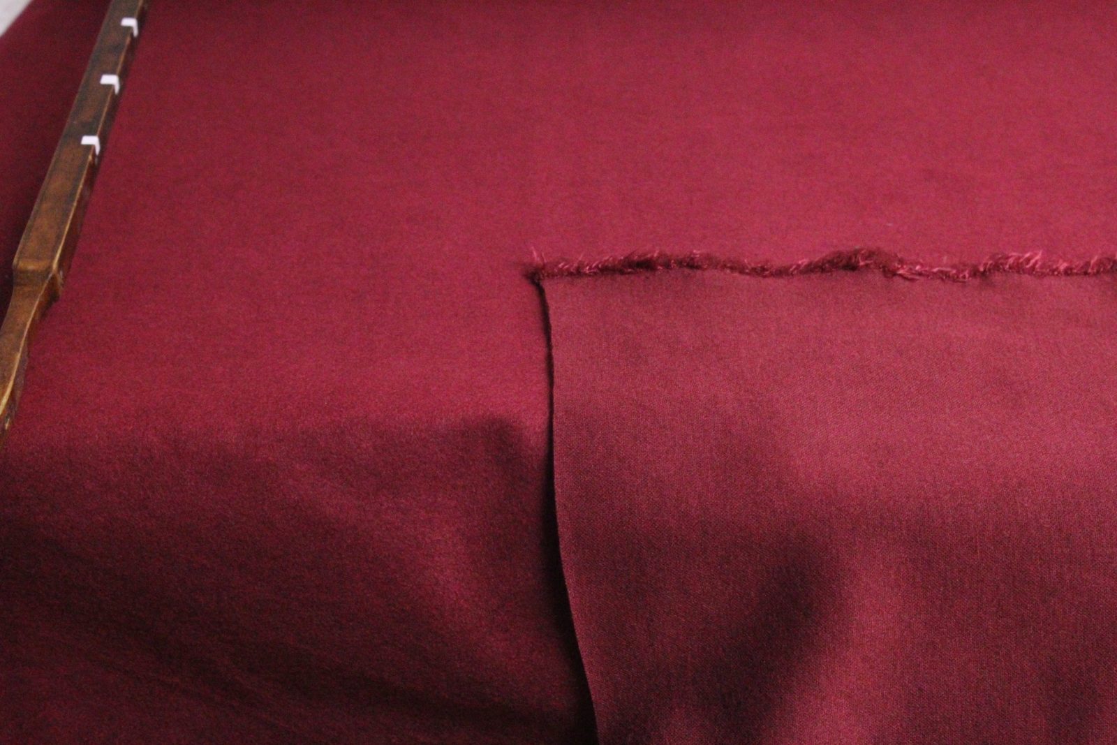 Woll Stoff dunkelrot