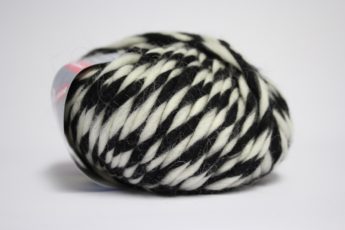 Wolle STRICKEN schwarz weiß