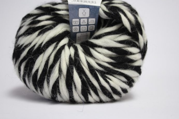 Wolle STRICKEN schwarz weiß