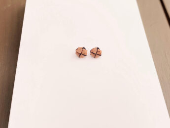 Ohrstecker flach hellbraun