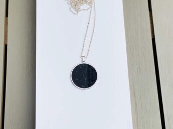 Schmuck leder schwarz