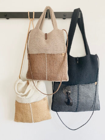 tote-bag-stricken-farben-haengend