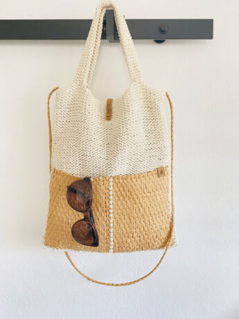 tote-bag-stricken-sand-haengend