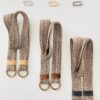 Umhängegurt sand braun mit zwei runden Karabinern und Korkleder wählbar